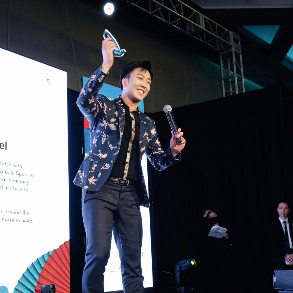 aylex thunder, aylextv, helen siwak, portfolioyvr, vancouver, bc, yvr, viral video