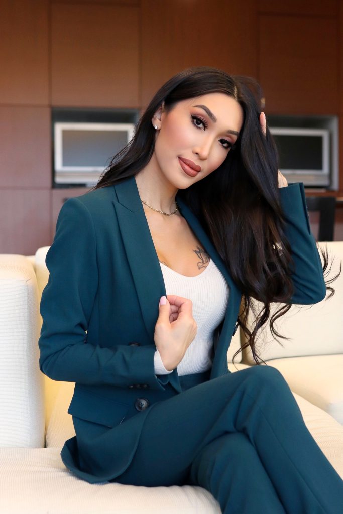 portfolioyvr, Helen siwak, Julie Vu, entrepreneur, content creator, LGBTQ+, Vancouver, bc, yvr